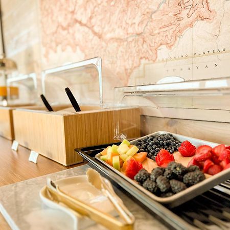 Backland Hotel Уилямс Екстериор снимка