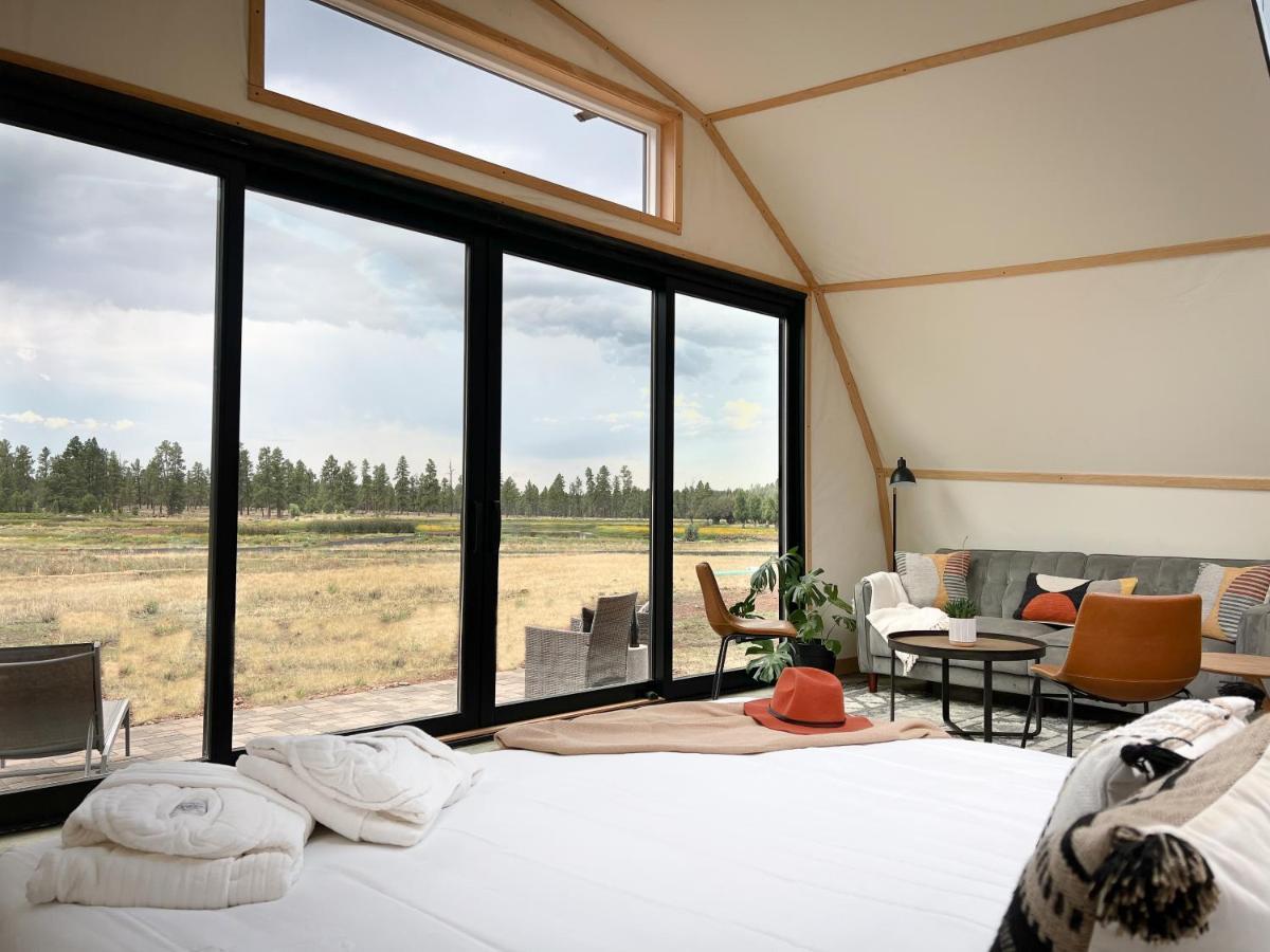 Backland Hotel Уилямс Екстериор снимка