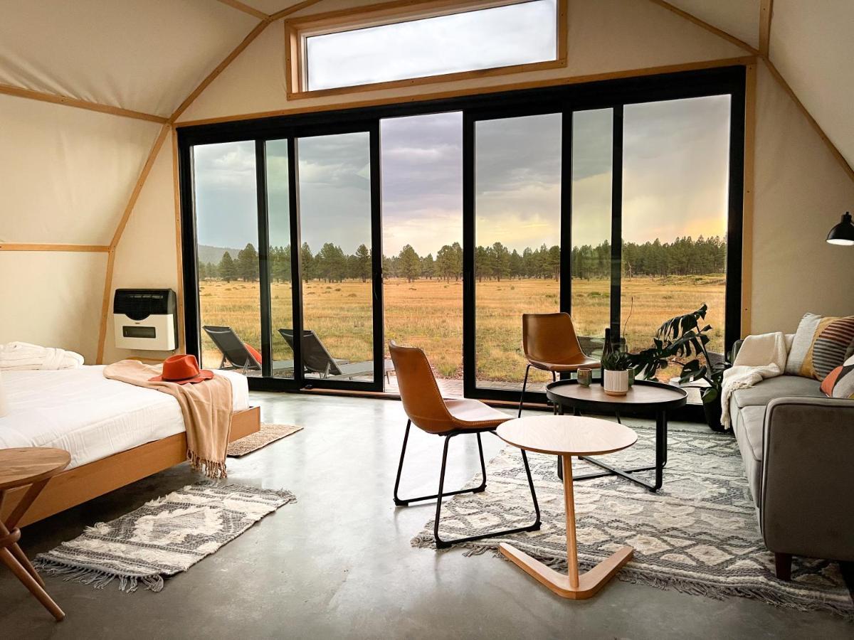 Backland Hotel Уилямс Екстериор снимка