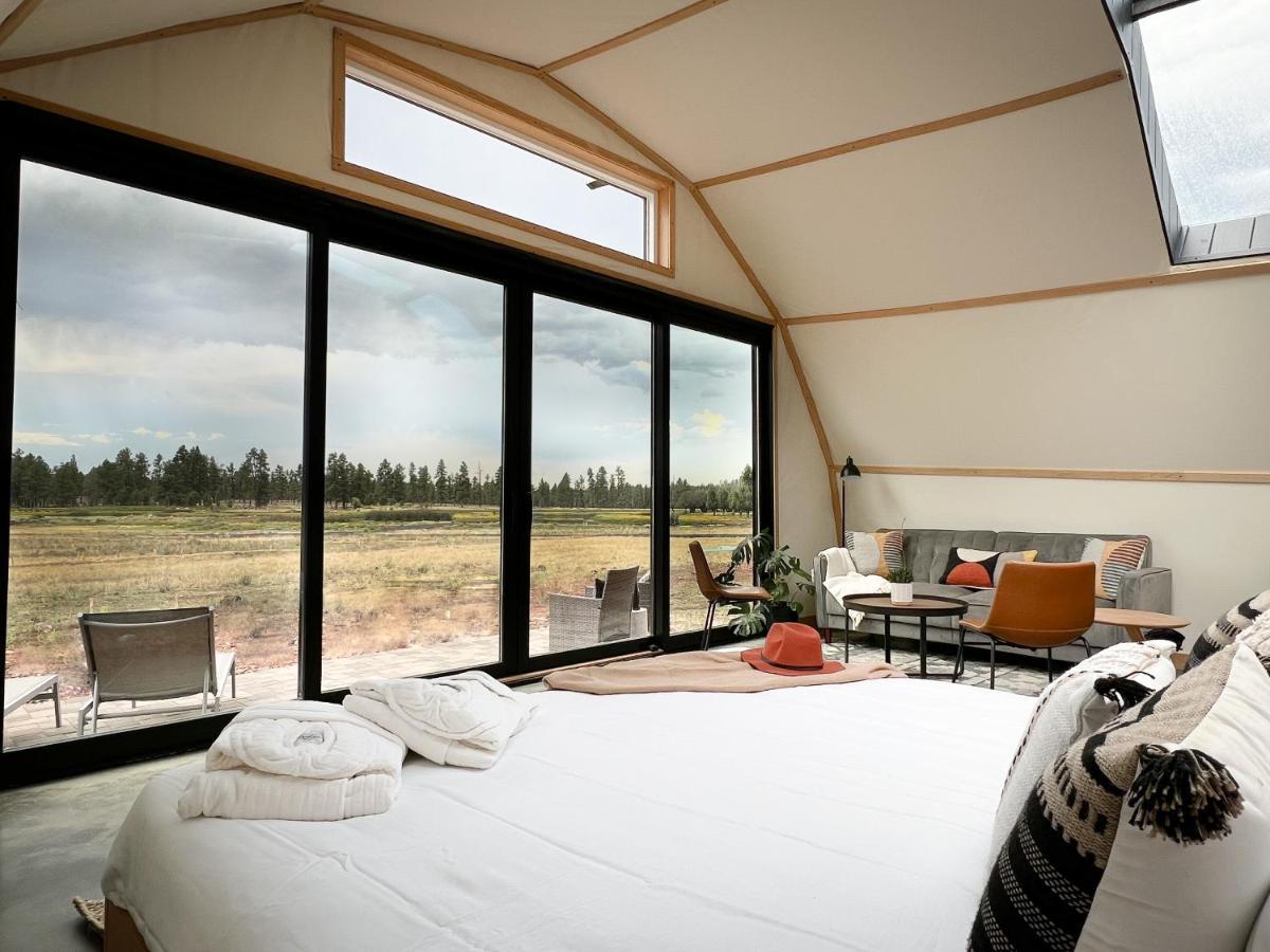 Backland Hotel Уилямс Екстериор снимка