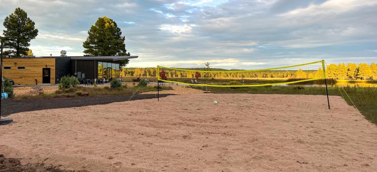 Backland Hotel Уилямс Екстериор снимка