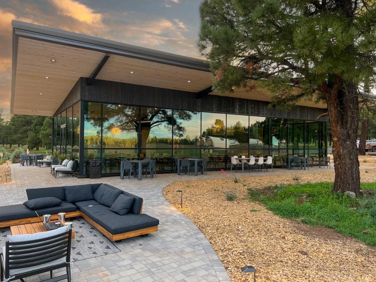 Backland Hotel Уилямс Екстериор снимка